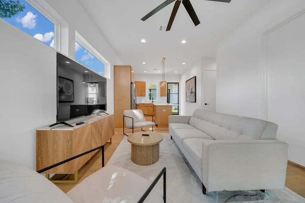 Spacious Five Bedroom Villa in Austin Texas photo 3