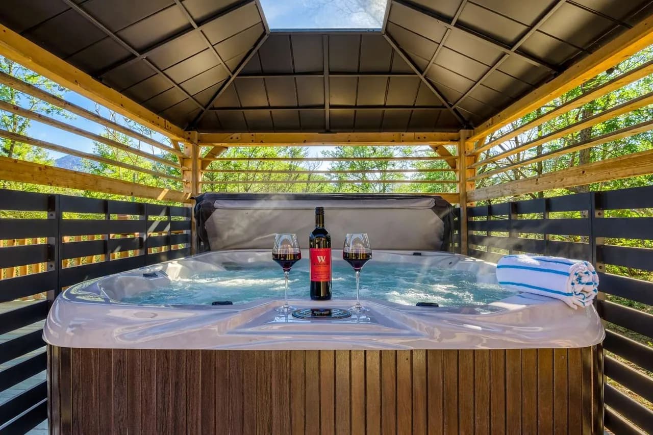 Ridge Hollow Retreat – Hot Tub, Fire Pit, Dogs photo 3