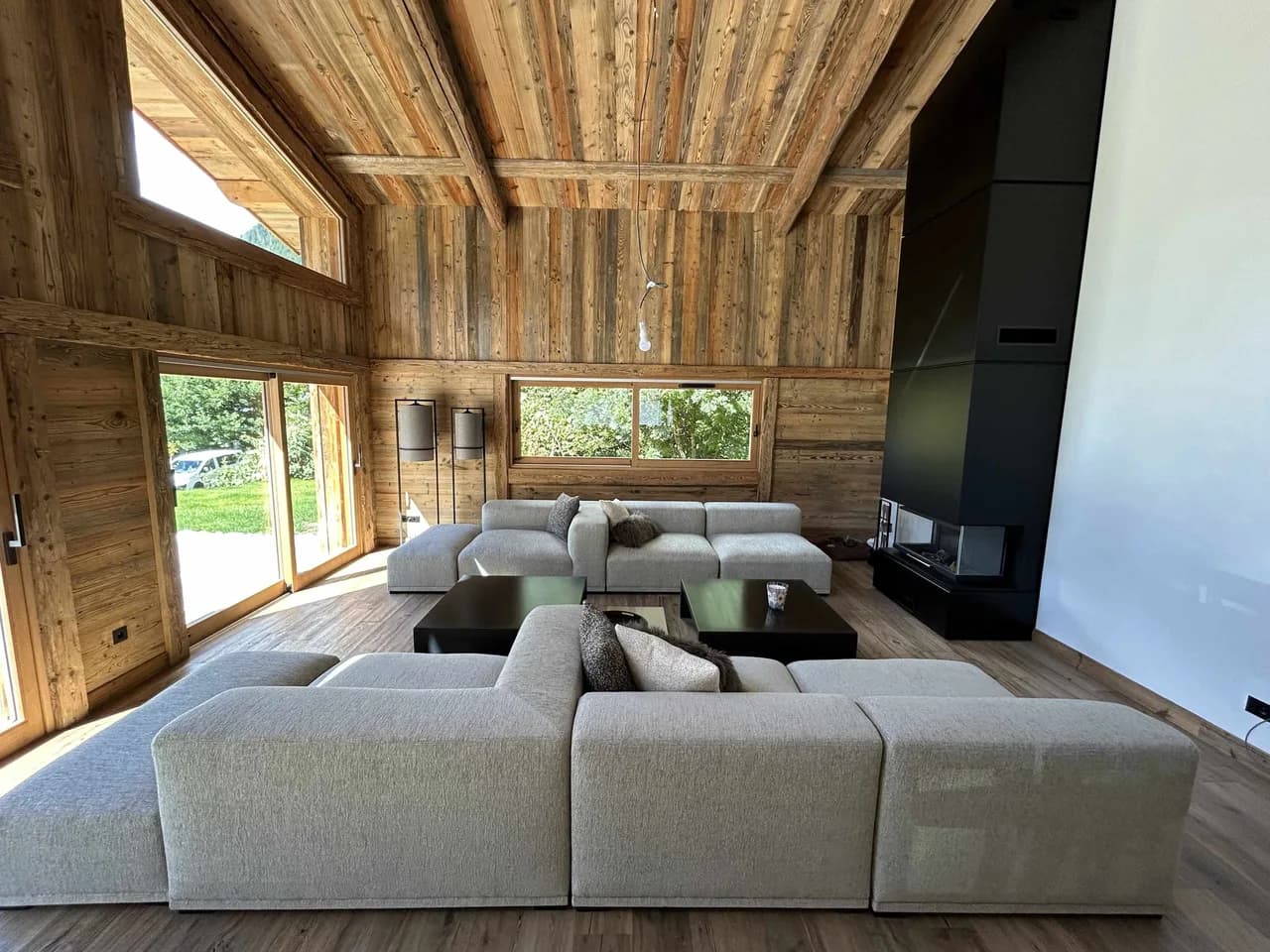 Geräumiges Chalet-Refugium mit Außen-Whirlpool, Foto 2