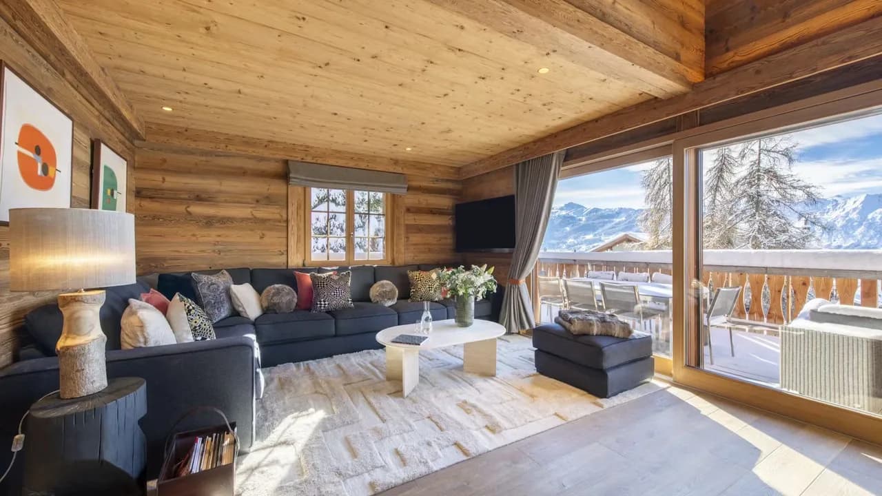 Beautiful Alpine Chalet With Mountain Views photo 2