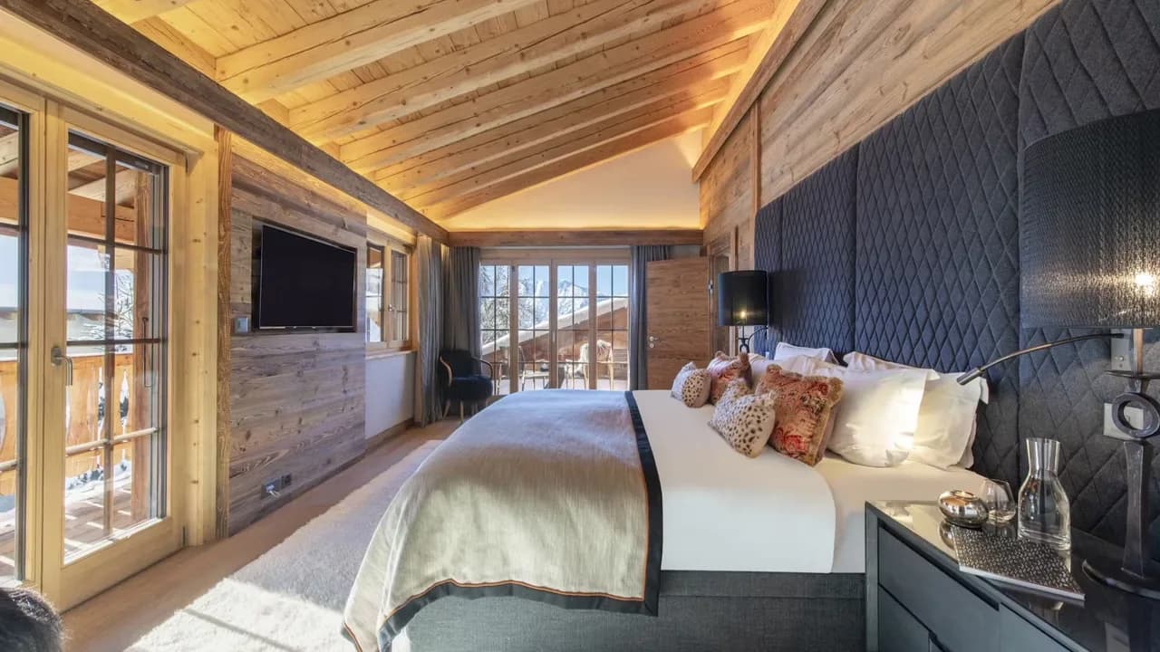 Beautiful Alpine Chalet With Mountain Views photo 3