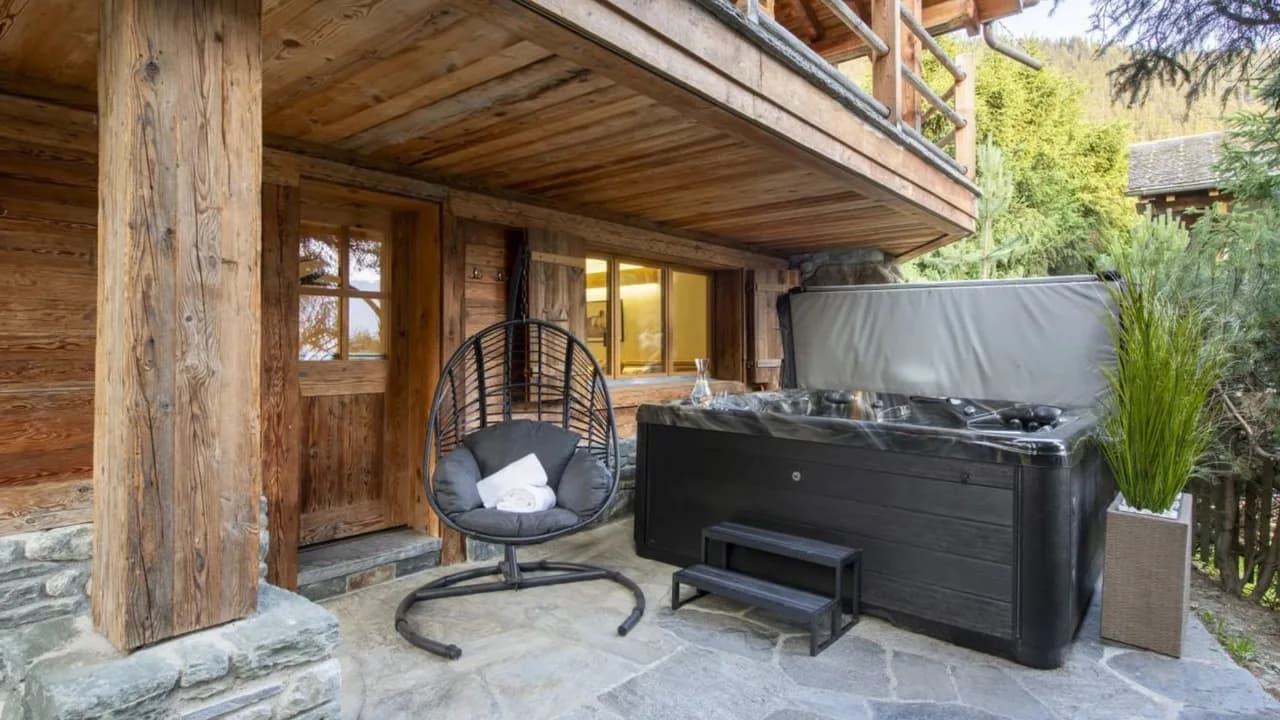Chalet Douillet avec Jacuzzi Extérieur, photo 5