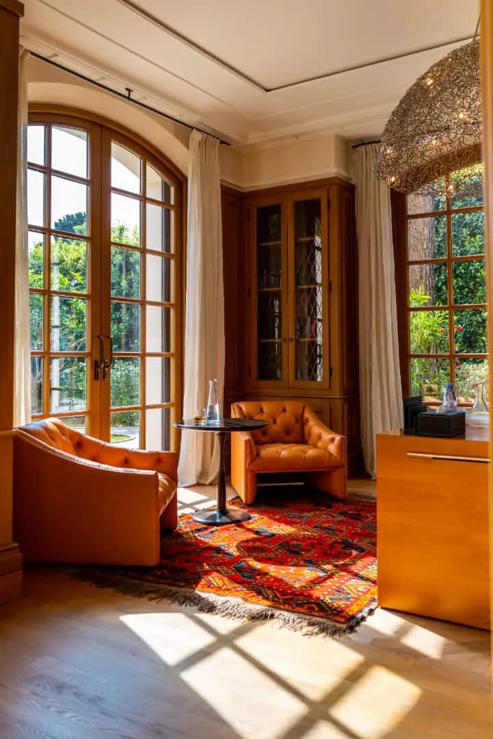 Villa en bord de mer avec grands intérieurs ouverts, photo 4