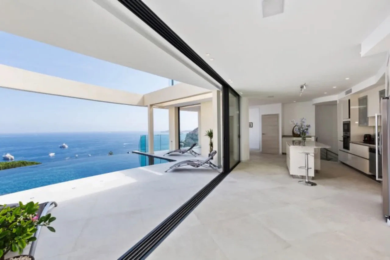 Elegante Villa mit großzügigen Außenbereichen, Foto 5