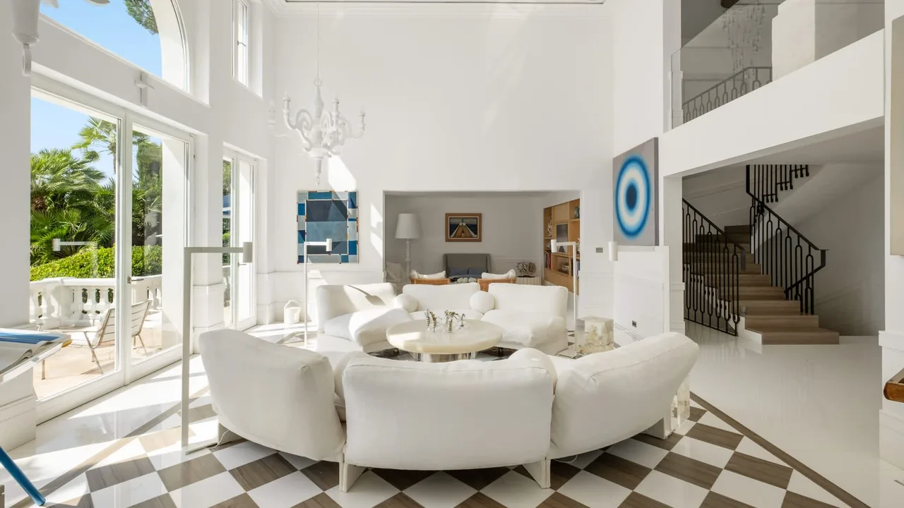 Verfeinerte Villa mit vier Luxus-Schlafzimmern, Foto 5