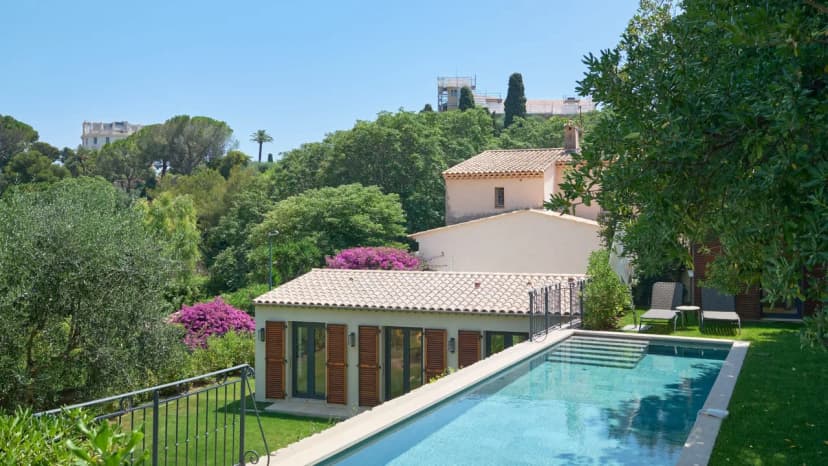 Luxury Villa Featuring Sea View Master