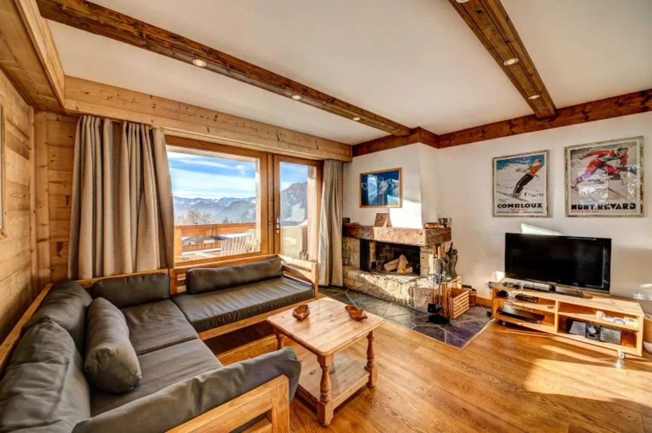 Appartement Lumineux d'Angle avec Vues sur les Montagnes