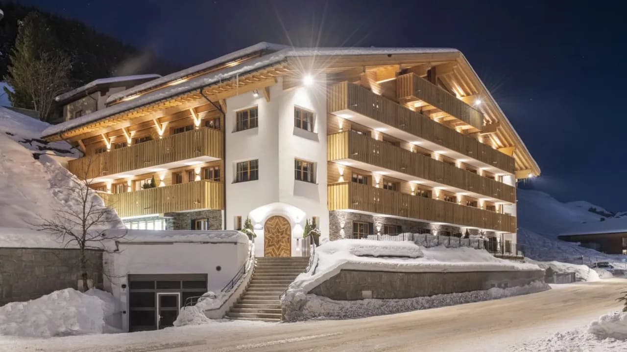 Moderne Bergflucht in der Nähe der Skipisten, Foto 2