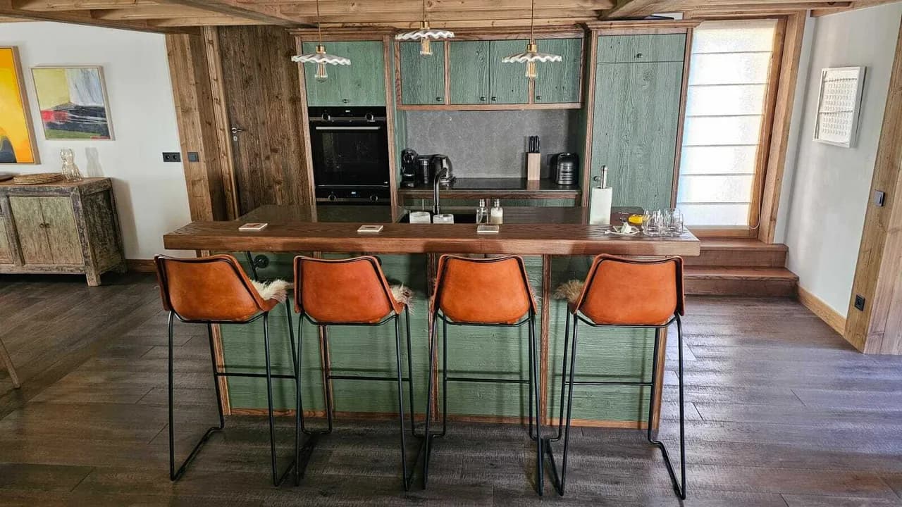 Elegant Ski Chalet Nestled in Le Raffort photo 4