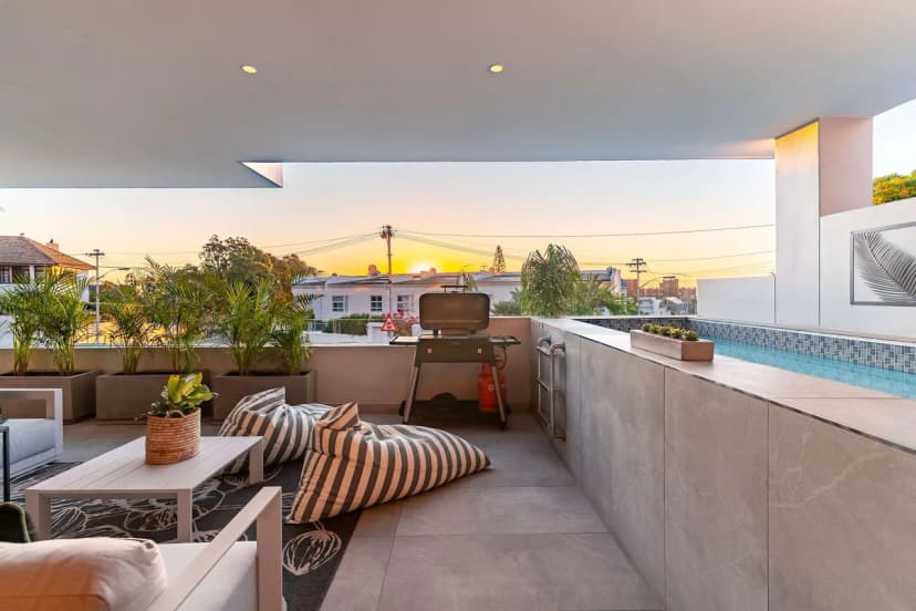 Walk to beach, Pool, Camps Bay -Terrace Royale Apt
