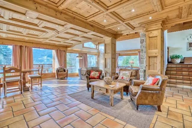Chalet Tradicional con Montaña Contemporánea, foto 3