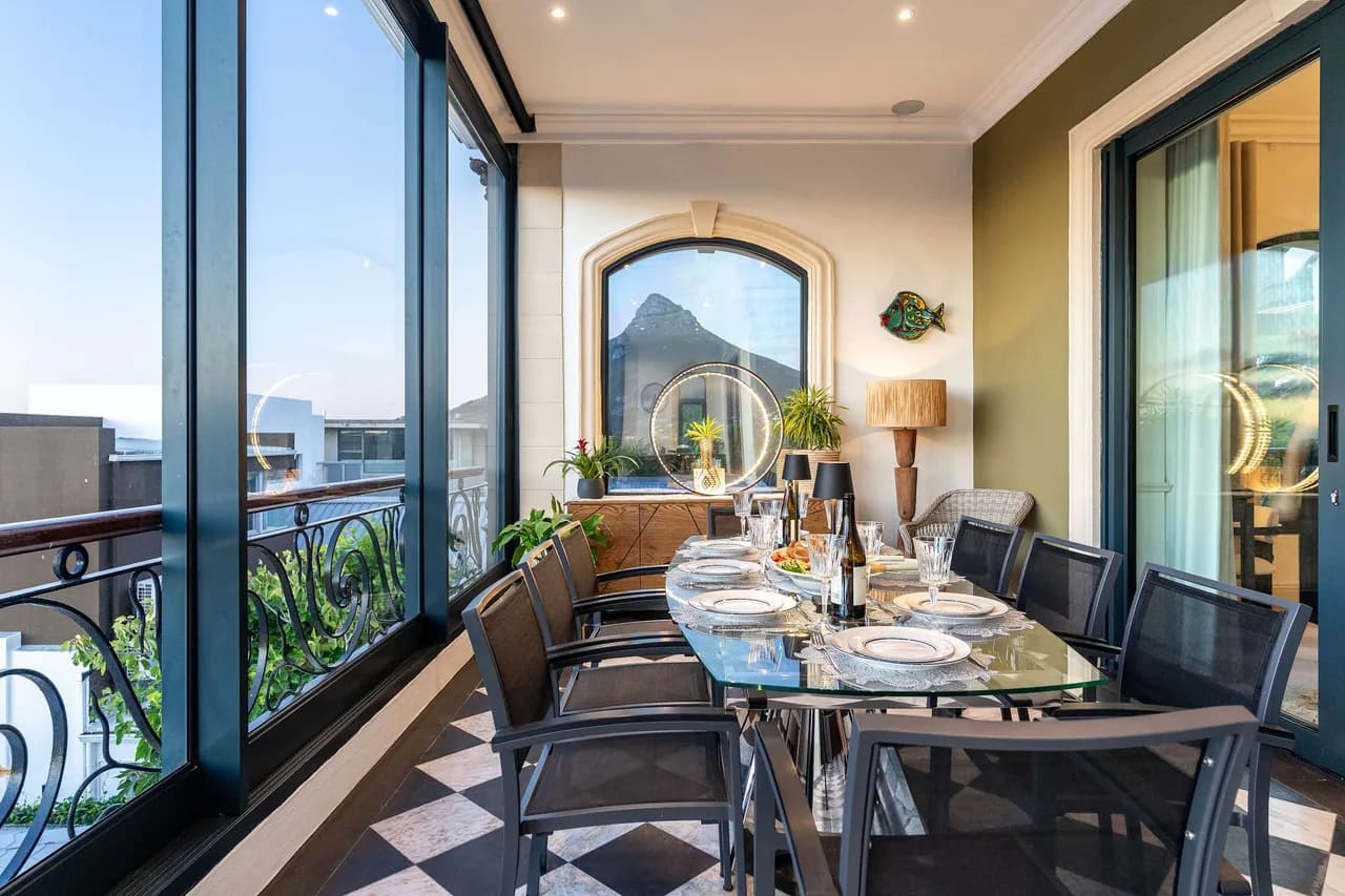 Heated Splash Pool Villa in Camps Bay