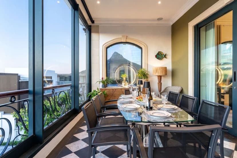 Panoramic View Pool Villa in Camps Bay