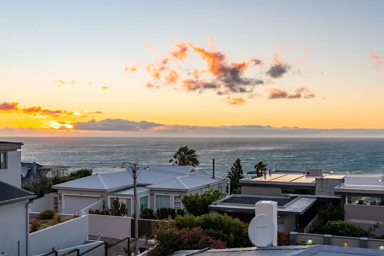 Heated Splash Pool Villa in Camps Bay, Foto 2