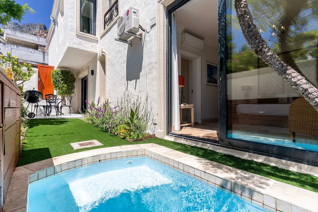 Heated Splash Pool Villa in Camps Bay, Foto 4