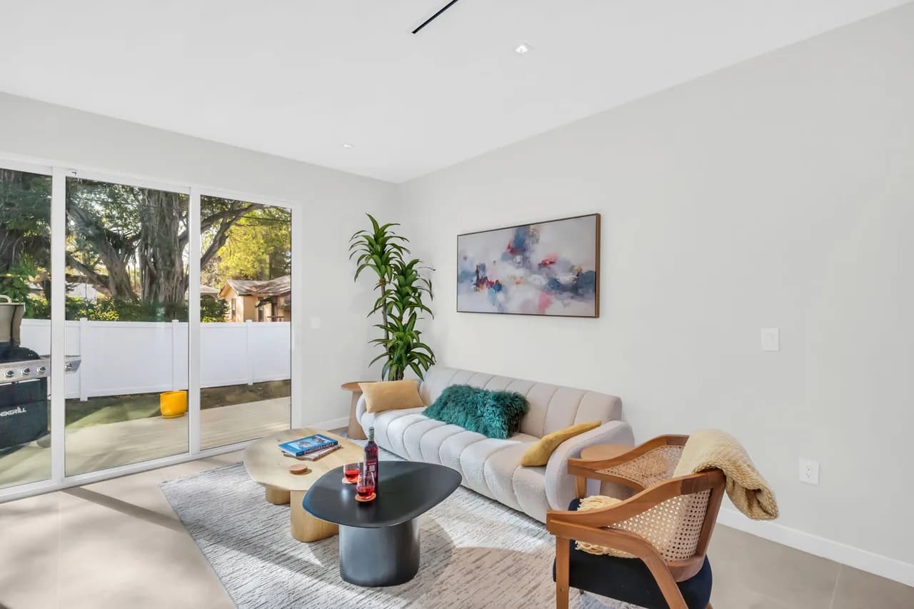 Modern St. Pete Home | Indoor-Outdoor Oasis photo 2