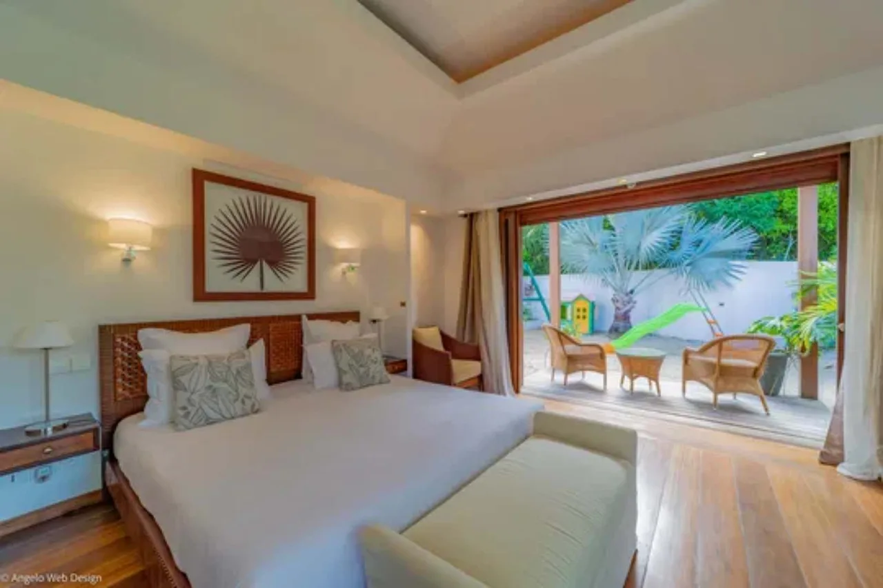 Expansive Island Estate With Ocean Views photo 3