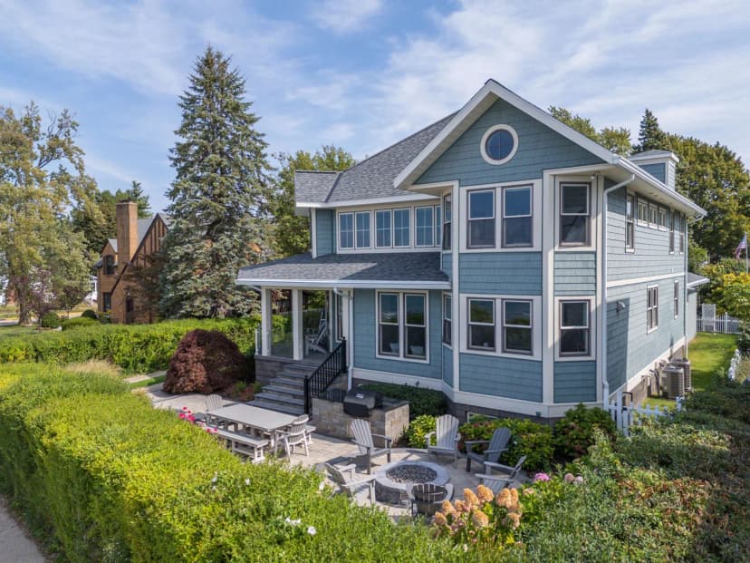 Panoramic Lake View Villa in Lake Michigan Shore