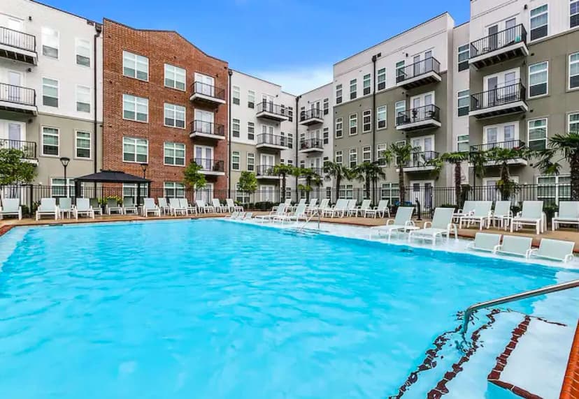Stylish 2BR Deluxe Family Apartment by DTLA