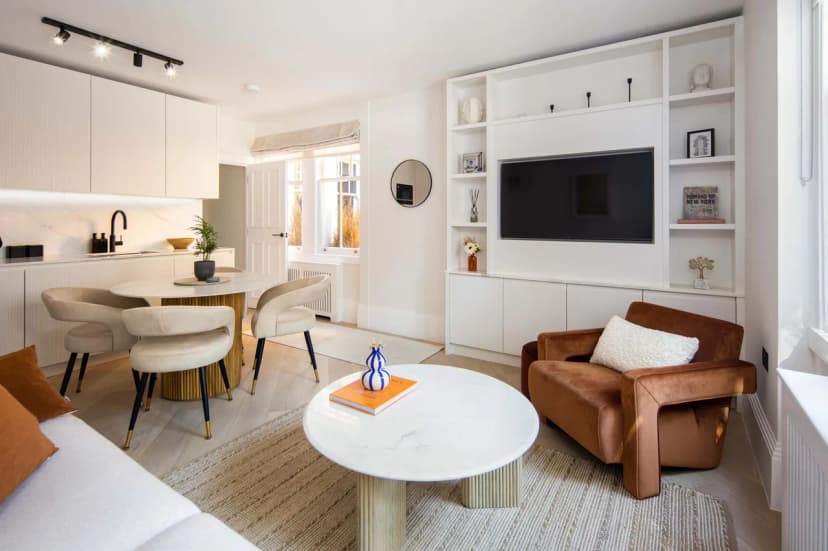 City View Two Bedroom Apartment in Mayfair