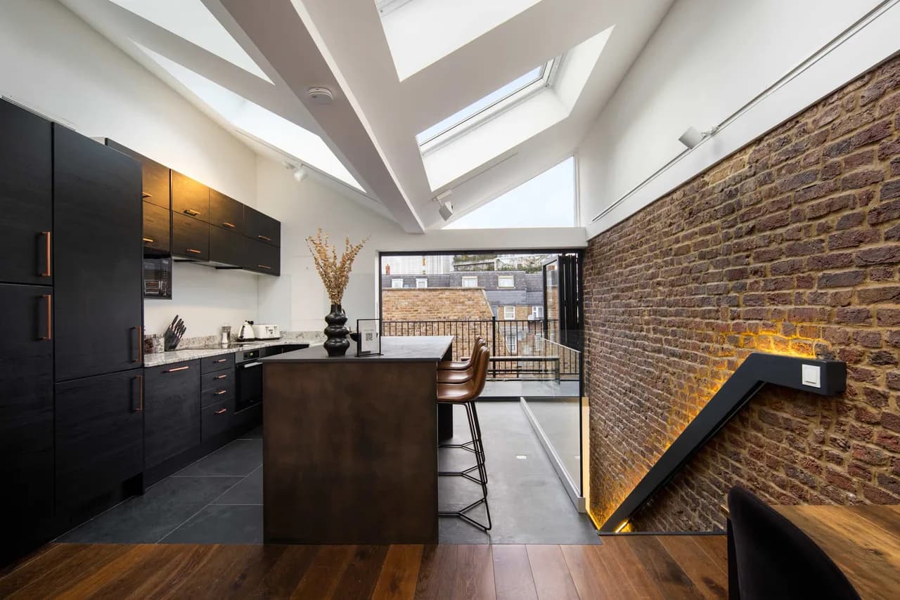 Elegant Townhouse Steps from Euston Station in Regent's Park, London