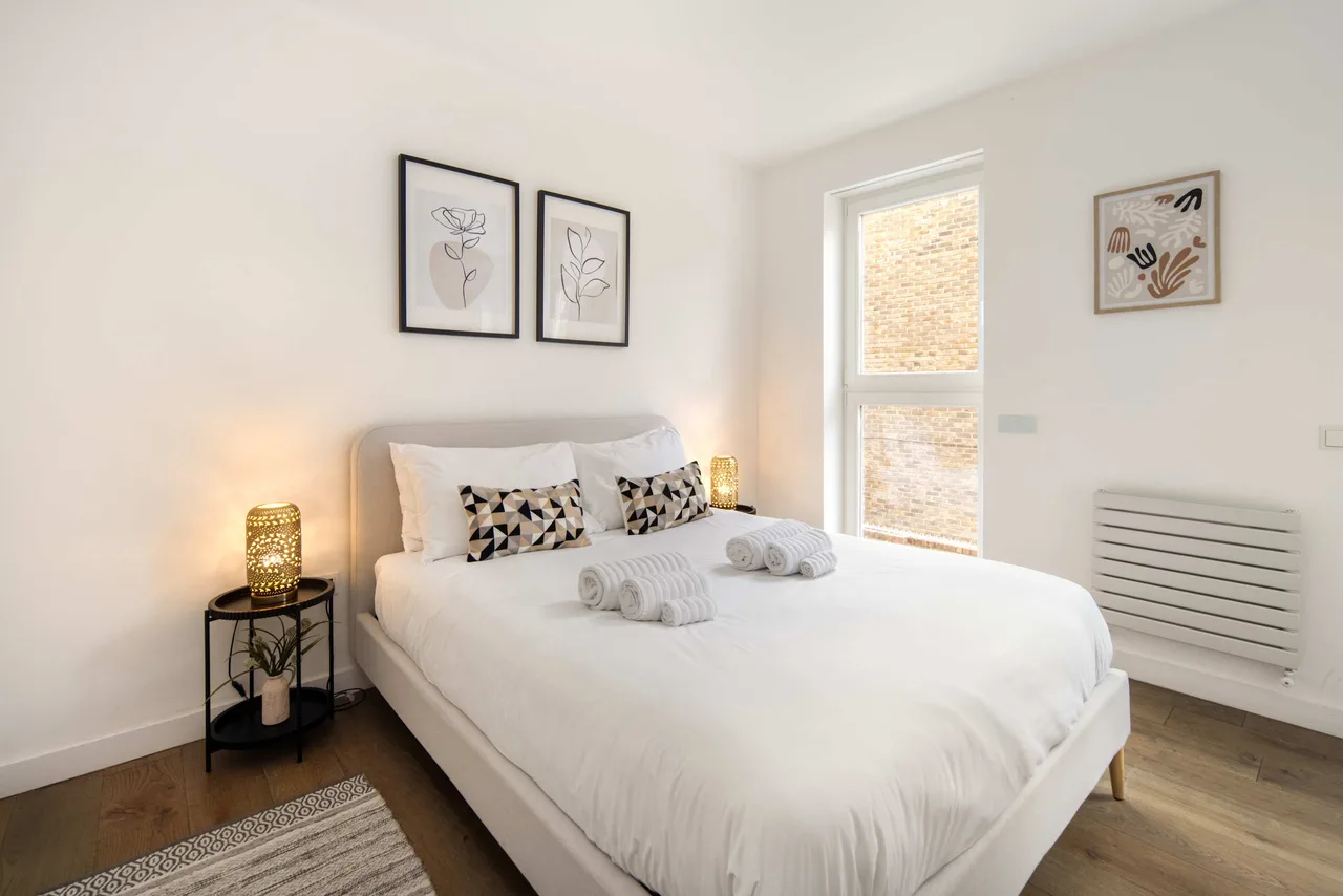 Elegant Townhouse Steps from Euston Station in Regent's Park, London photo 4