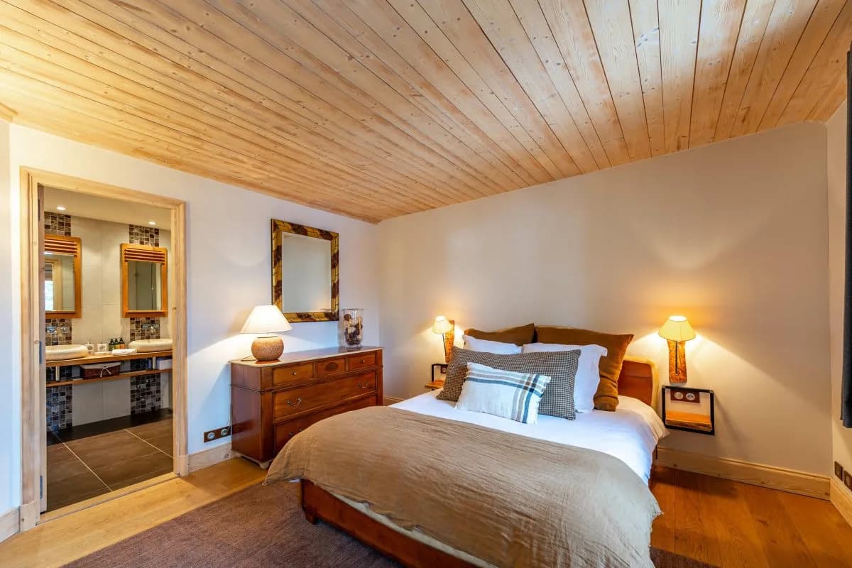 Einladender Rückzugsort in den Bergen mit rustikalem Design, Foto 3