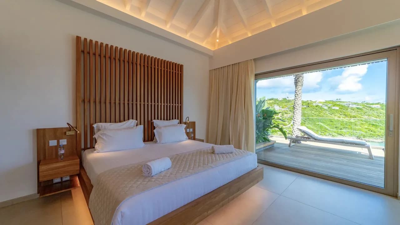 Beautiful Island Villa With Two Pools photo 3
