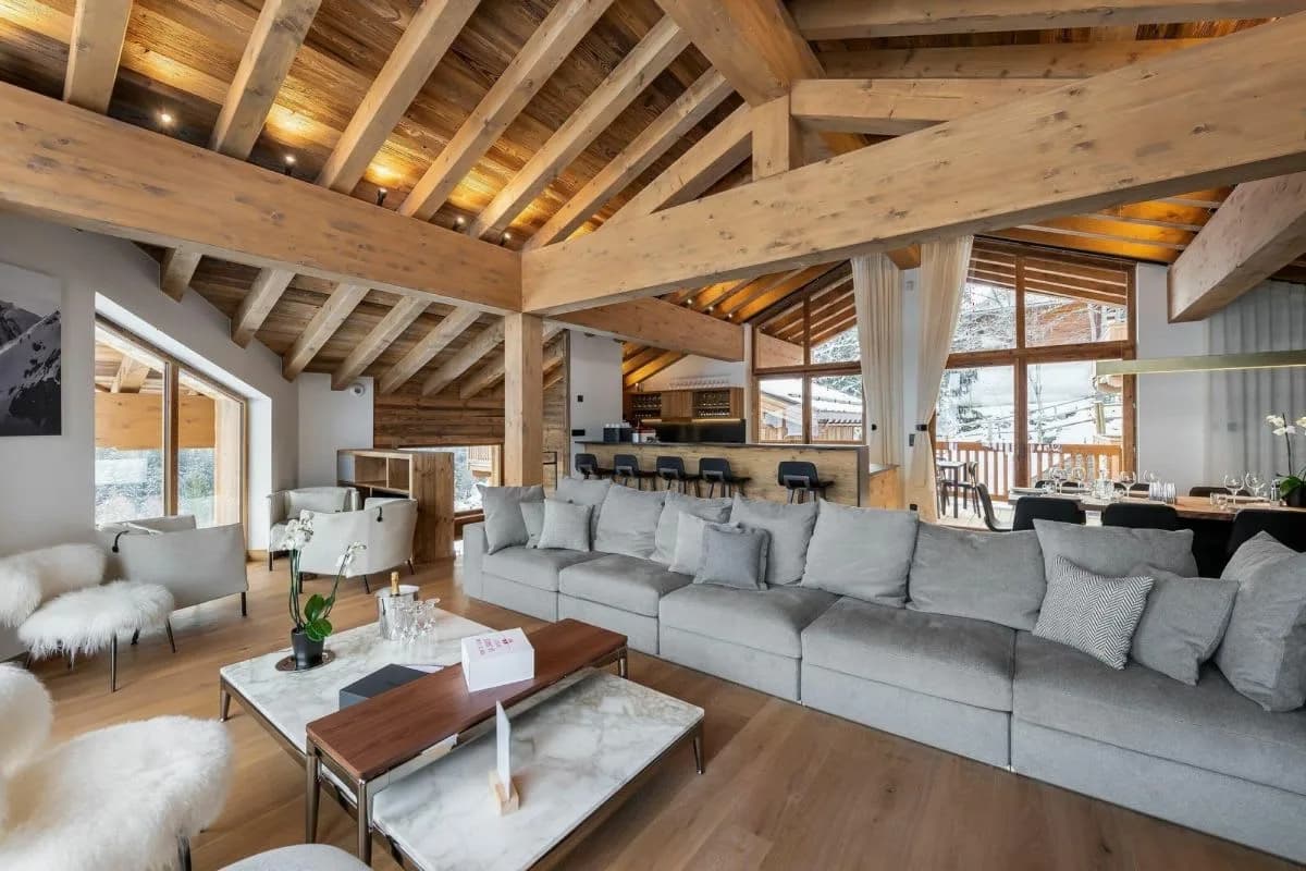 Stilvolle Berghütte mit großen Wohnbereichen, Foto 2