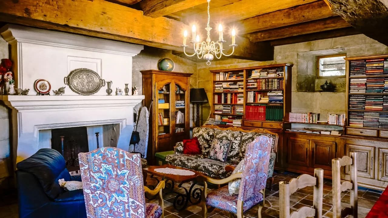 Exquisites historisches Schloss in der französischen Landschaft, Foto 2
