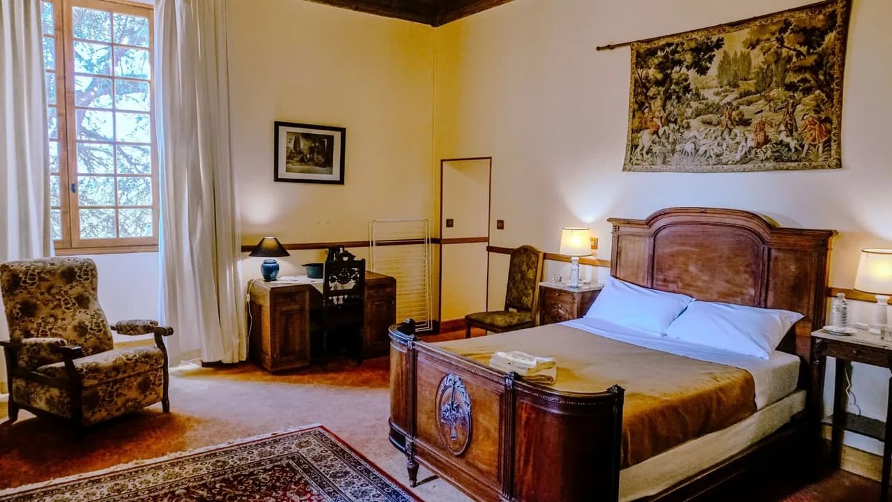 Exquisites historisches Schloss in der französischen Landschaft, Foto 3