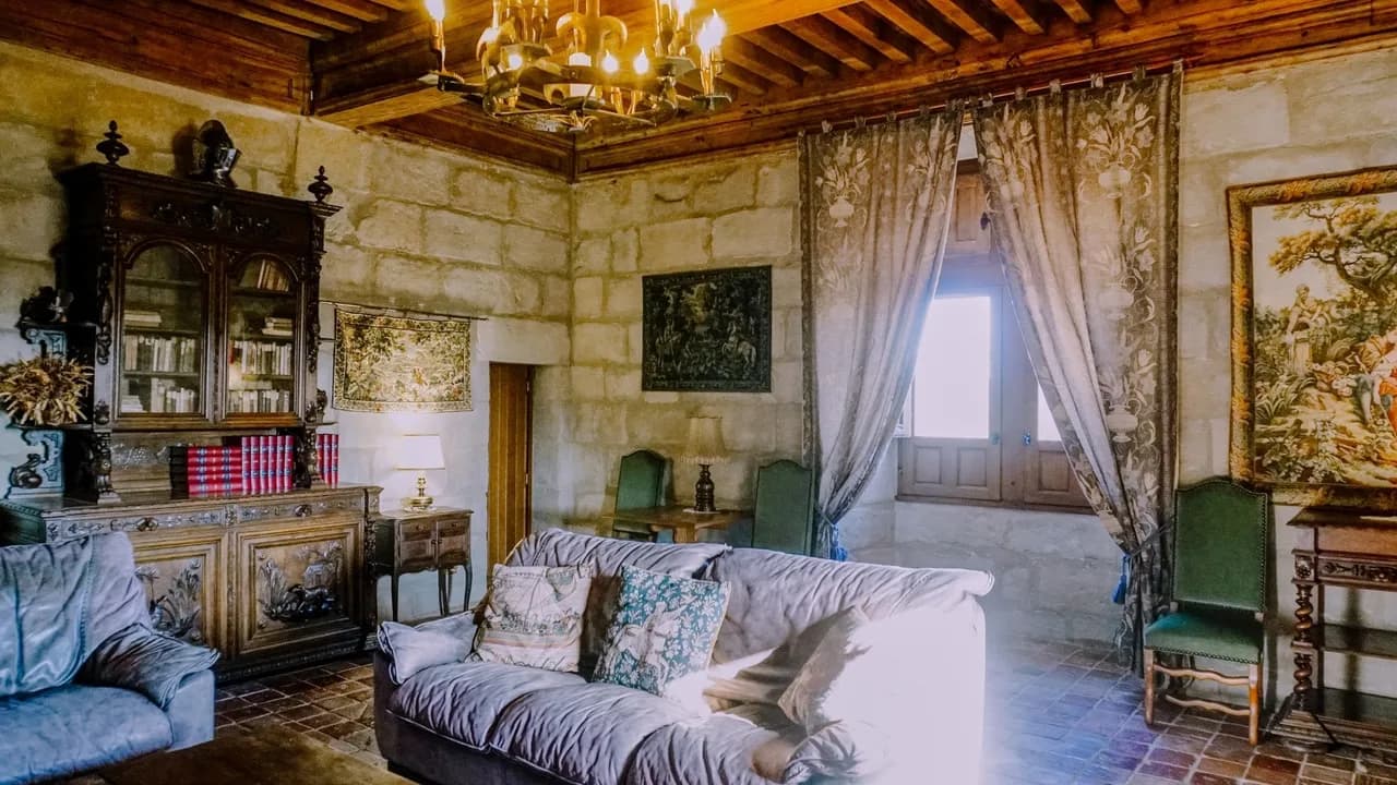 Exquisites historisches Schloss in der französischen Landschaft, Foto 5