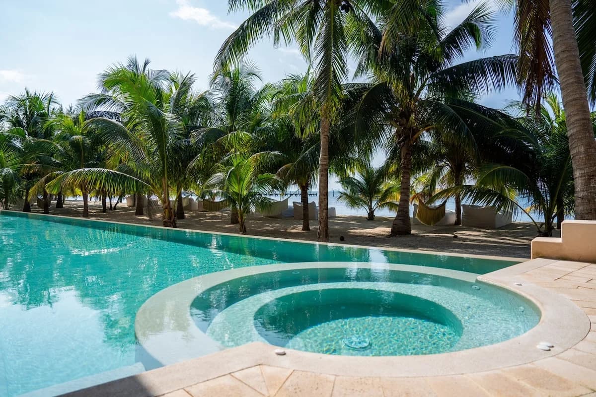 Caribbean Vibes | 4BR | Beachfront, Pool & Relax photo 5