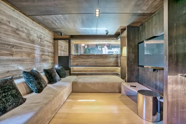 Upscale Chalet With Pool And Fireplace photo 4