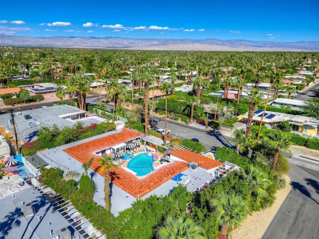 Sprawling Twenty-Three Bedroom Resort in Palm Springs, foto 3