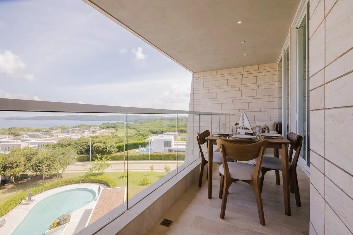 Calablanca waterfront retreat with pool photo 5
