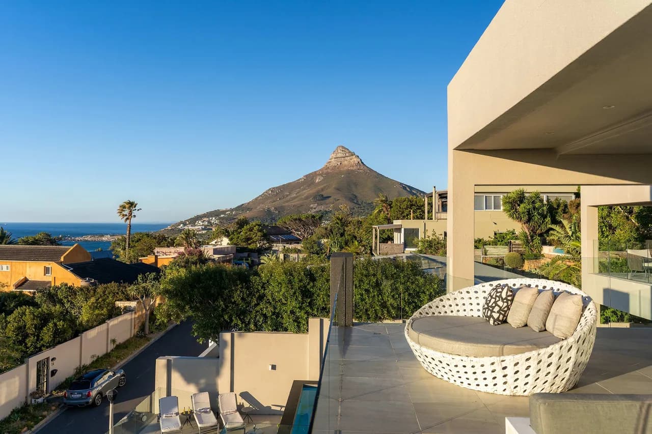 Villa mit Meerblick mit neun Schlafzimmern in Camps Bay, Foto 2