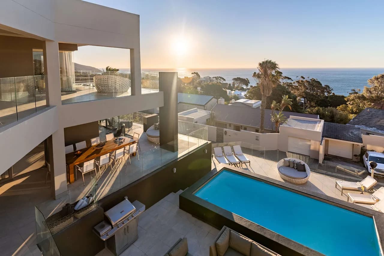 Villa mit Meerblick mit neun Schlafzimmern in Camps Bay, Foto 3