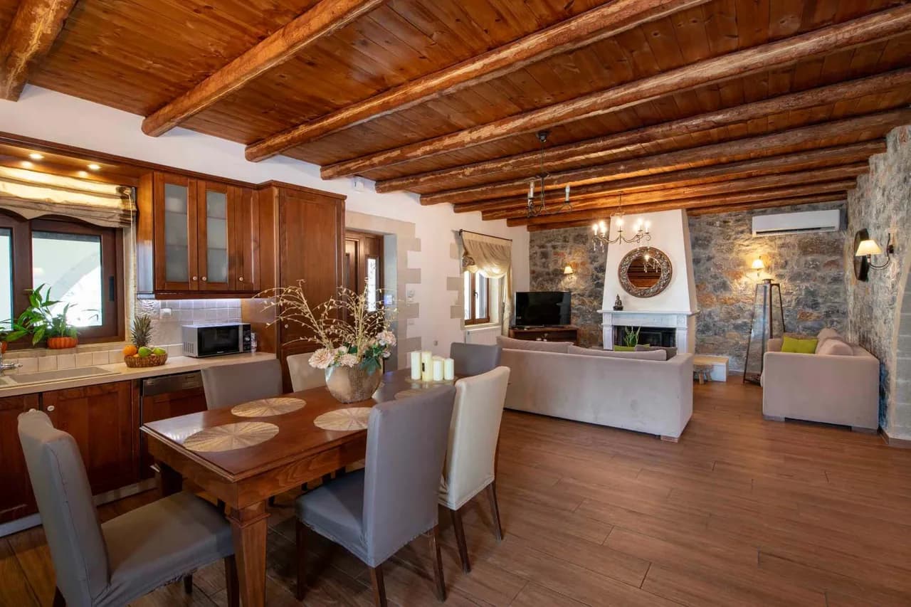 Elegant Countryside Villa With Outdoor Living photo 4