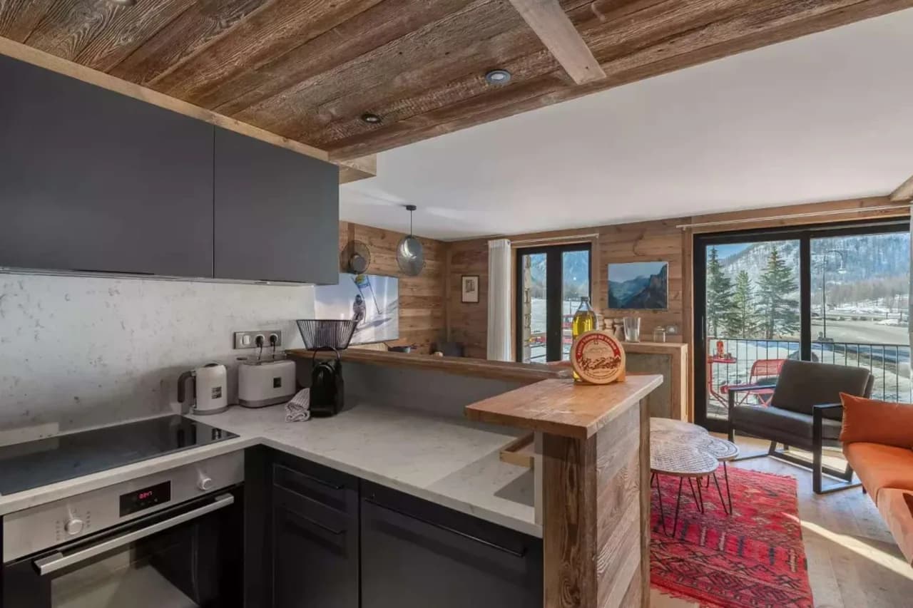 Prestigious Slopeside Apartment For Families photo 3