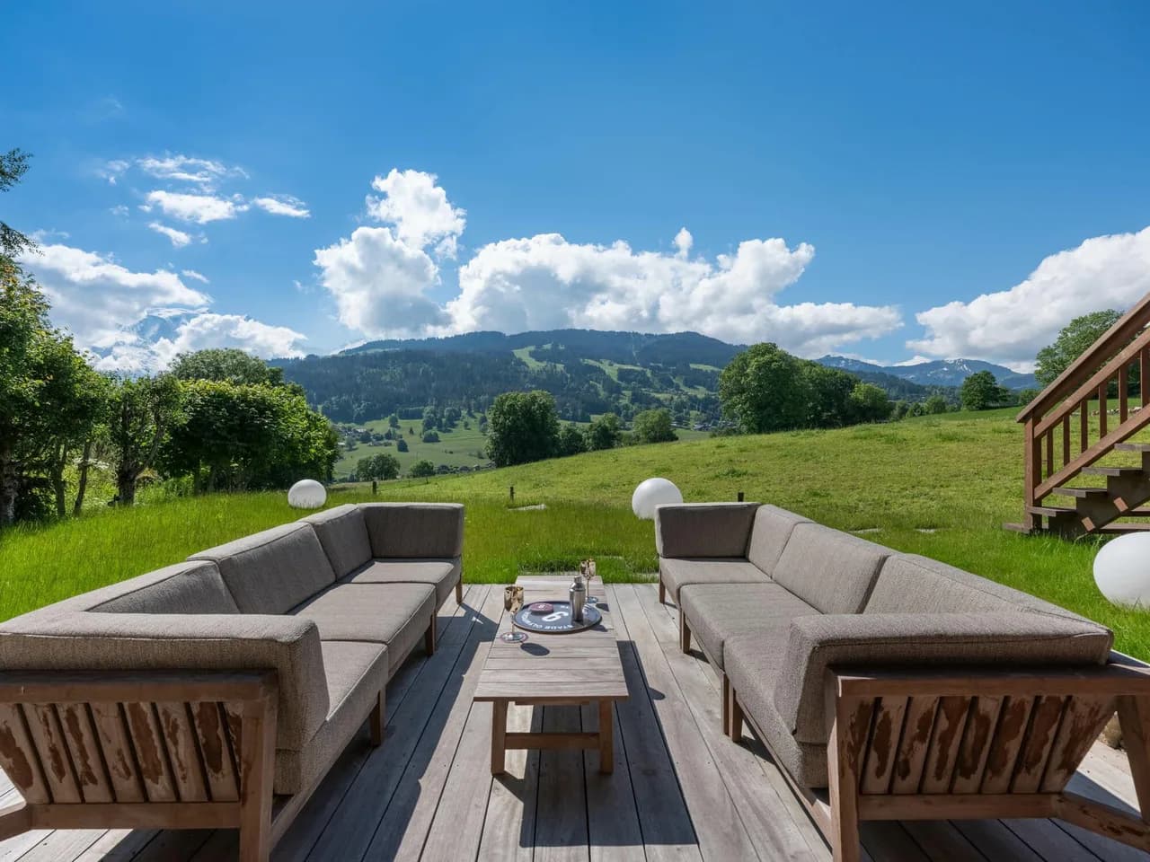 Elegant Combloux Chalet With Pool photo 4