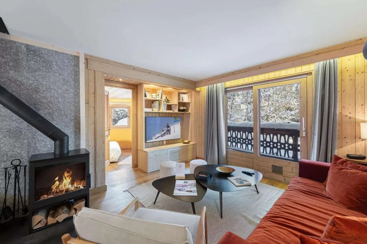 Cozy Alpine Apartment Near Chamois Gondola photo 2