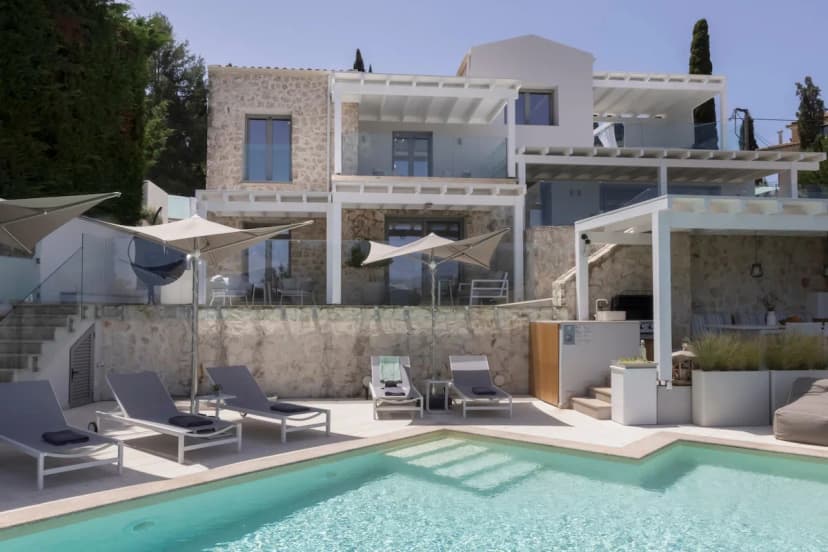 Villa Melia – Exclusive Beachfront Escape