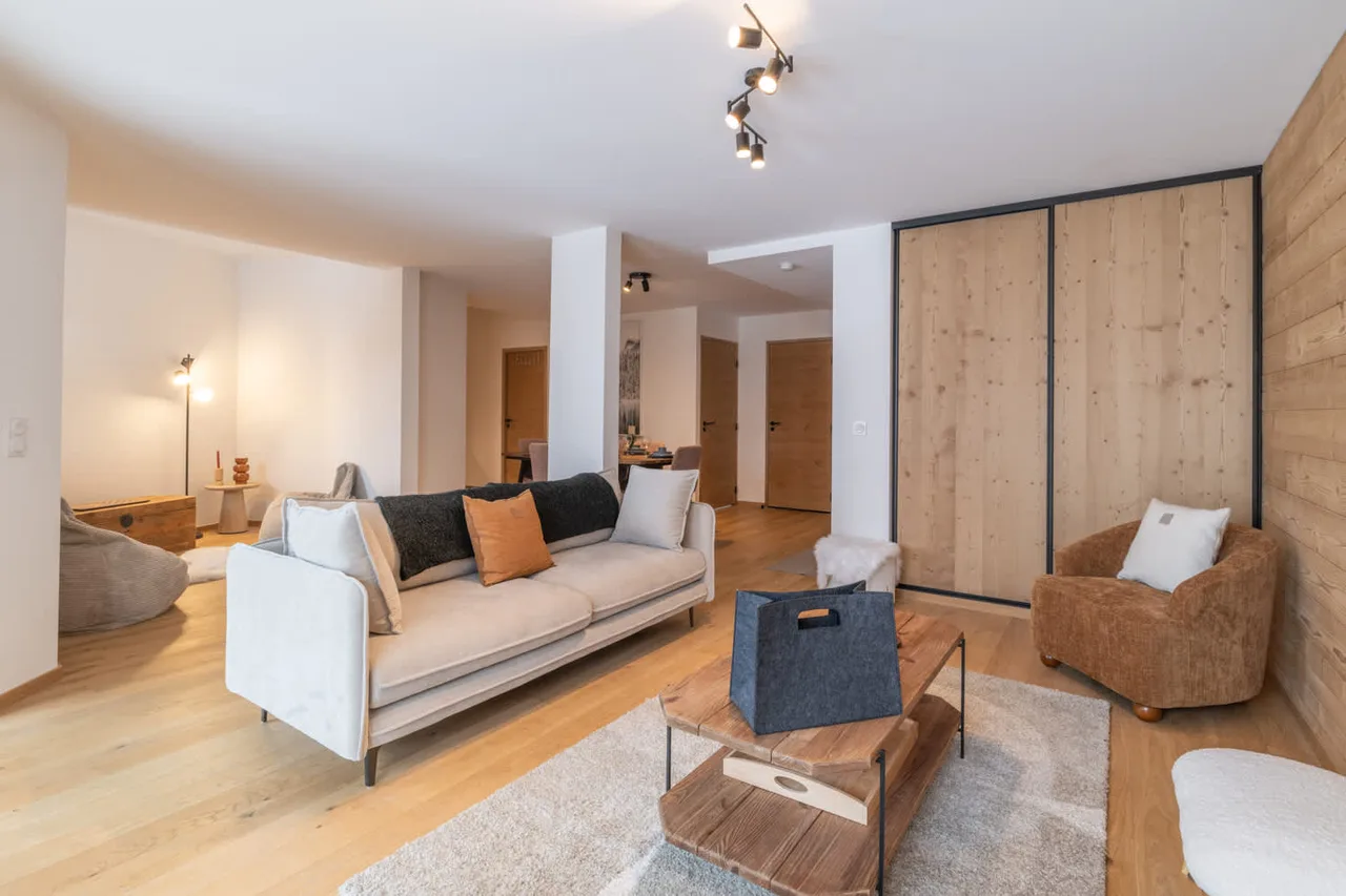 Elegant Ski Apartment With Mountain Charm photo 5
