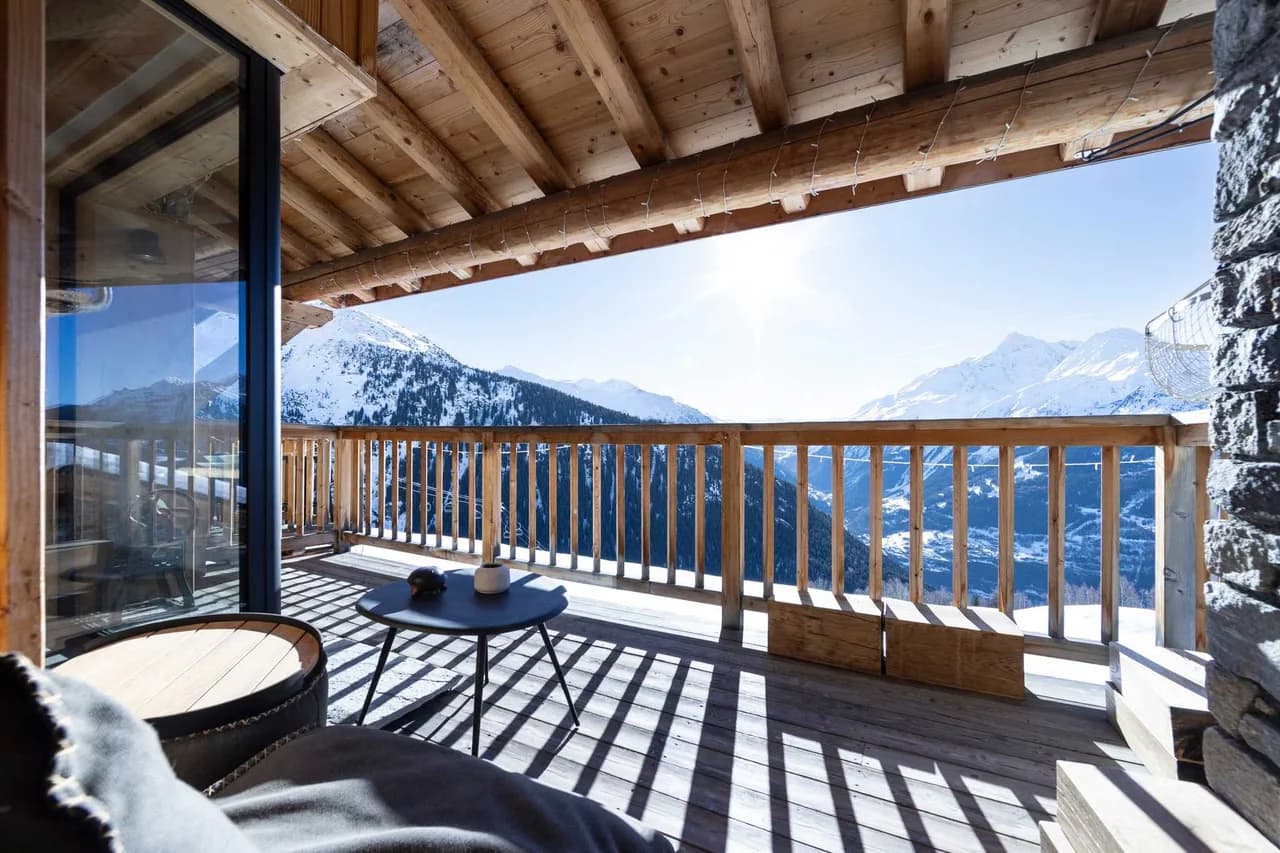 Alpen-Chalet mit Panoramablick auf die Berge, Foto 4