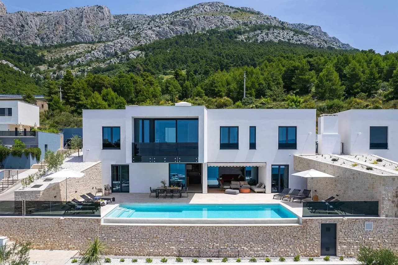 Villa de Luxe en Bord de Mer Près d'Omiš