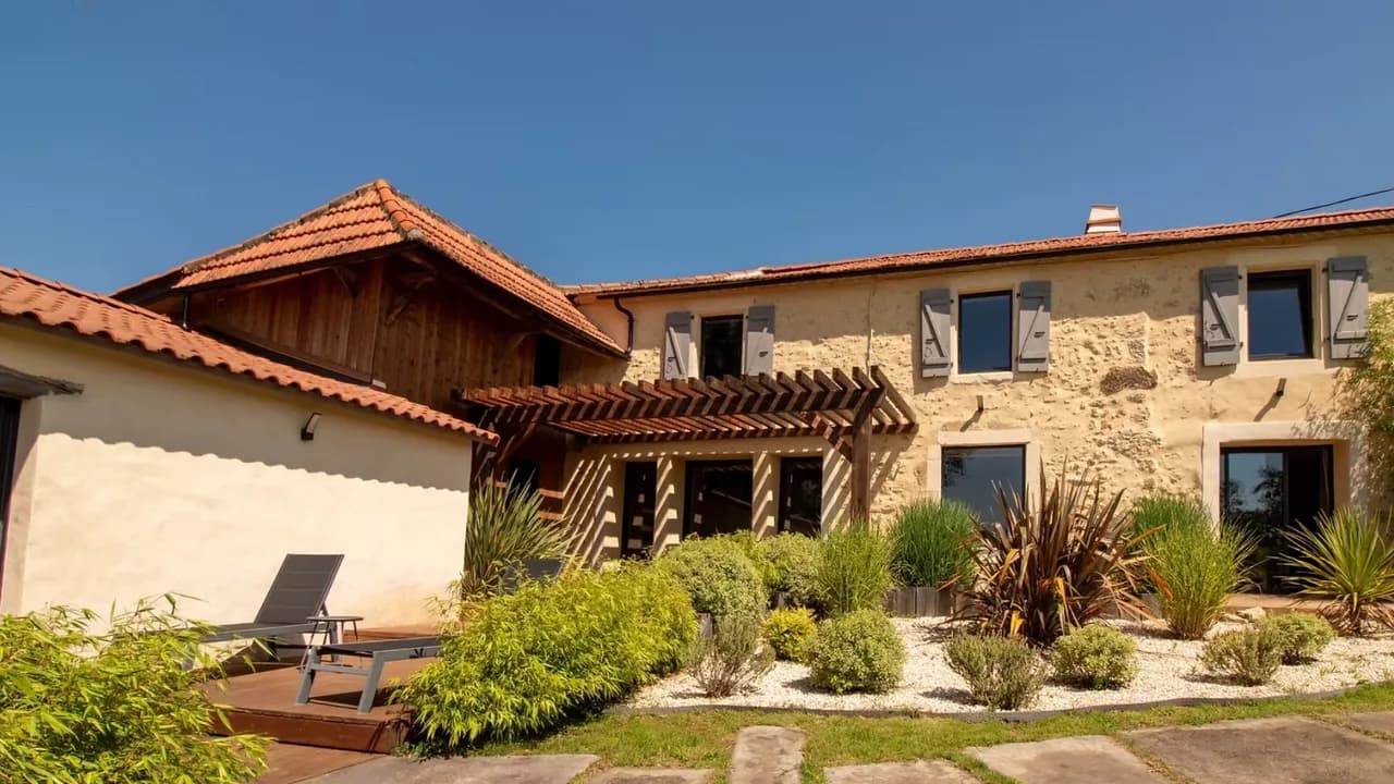 French Countryside Villa for Relaxed Stays photo 2
