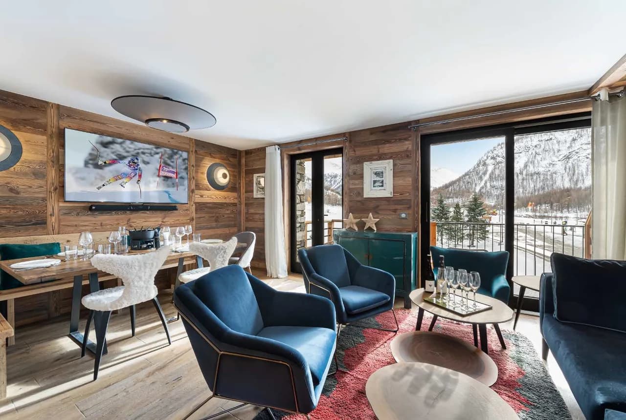 Malersches Alpen-Apartment, das für Komfort gestaltet wurde