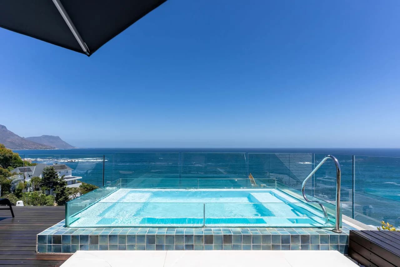 Two-Pool Villa with Ocean Views in Bantry Bay, Cape Town, Foto 3