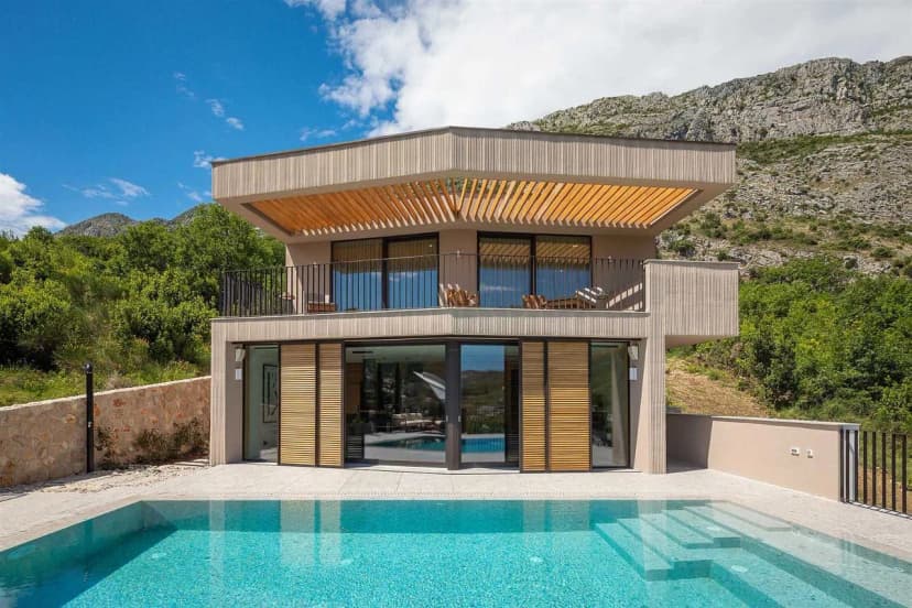 Stylish Retreat With Pool And Wellness